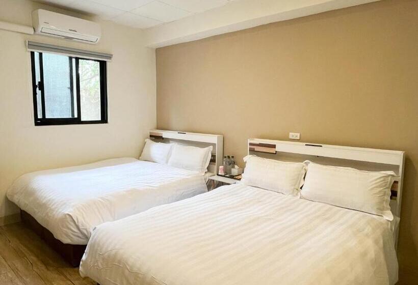 اتاق خانوادگی, Cen Pin B&b