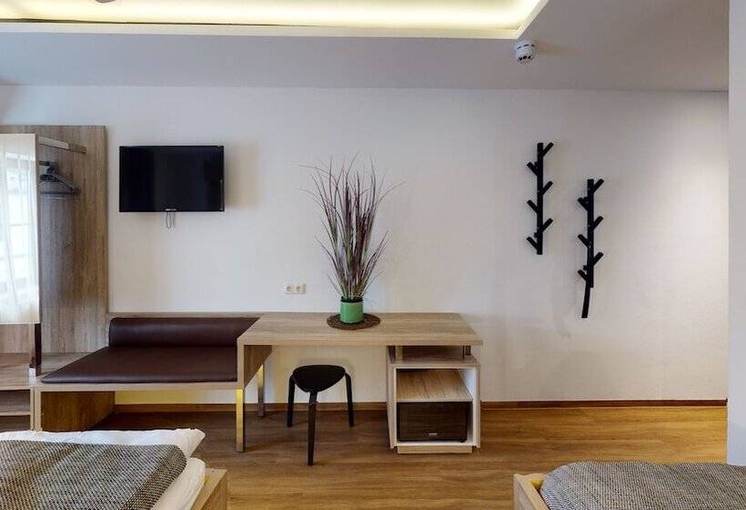 غرفة كومفورت ثلاثية, Adler