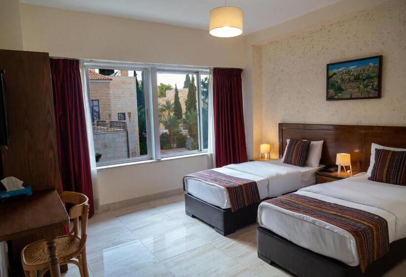 اتاق استاندارد چهار تخته, Antika Amman