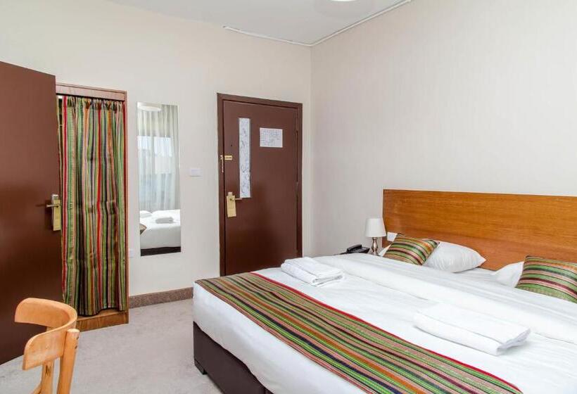 اتاق استاندارد چهار تخته, Antika Amman