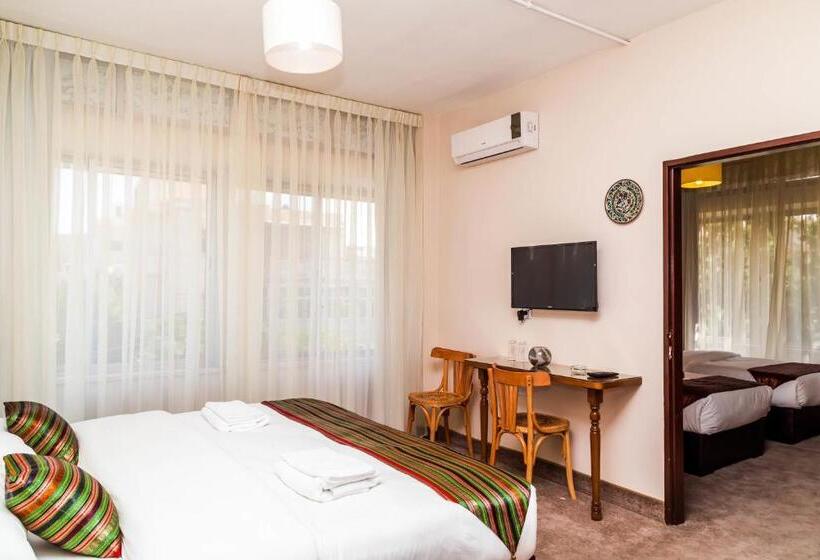 اتاق استاندارد چهار تخته, Antika Amman