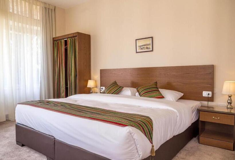 Deluxe Suite King Bed, Antika Amman