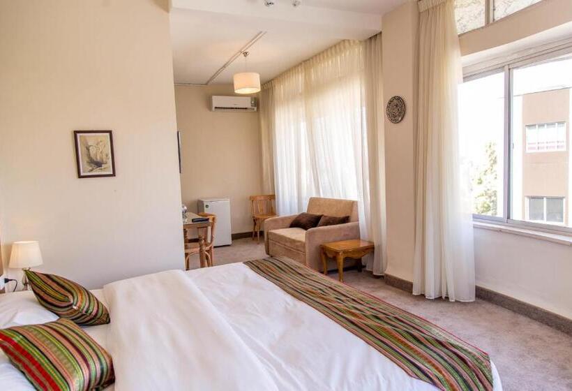 Deluxe Suite King Bed, Antika Amman