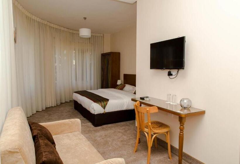 Deluxe Suite King Bed, Antika Amman