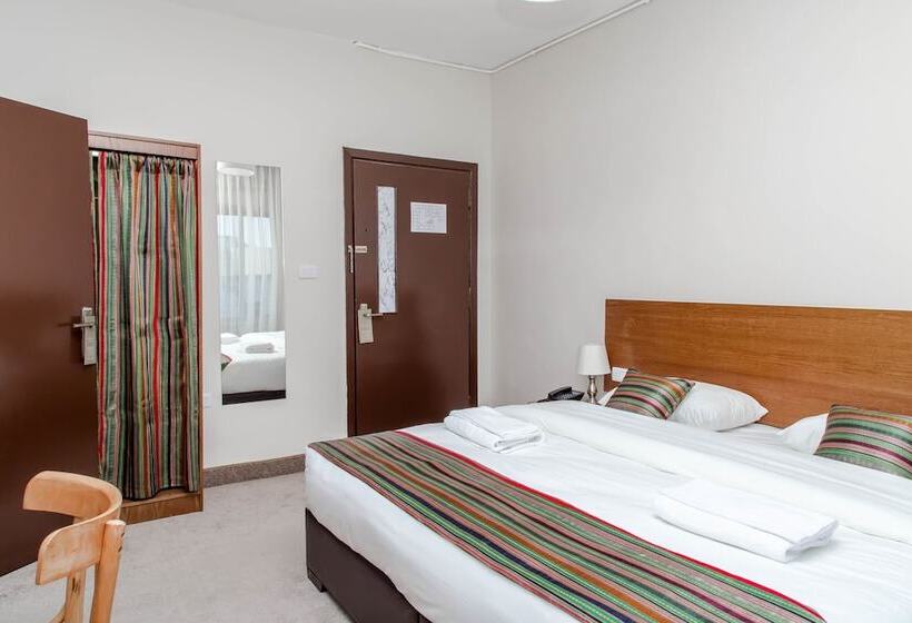 اتاق استاندارد چهار تخته, Antika Amman