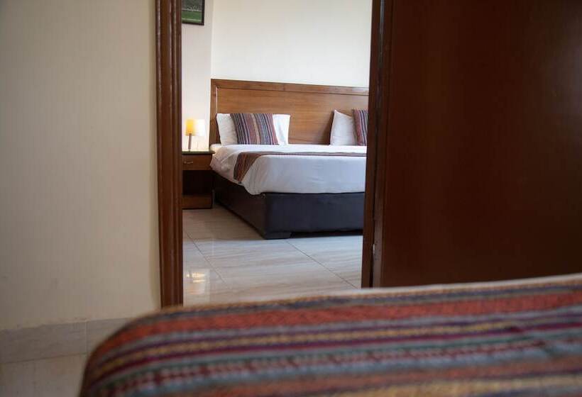 اتاق استاندارد چهار تخته, Antika Amman