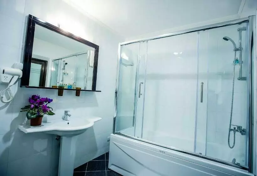 سوییت جونیور, Aria Hotel Chisinau