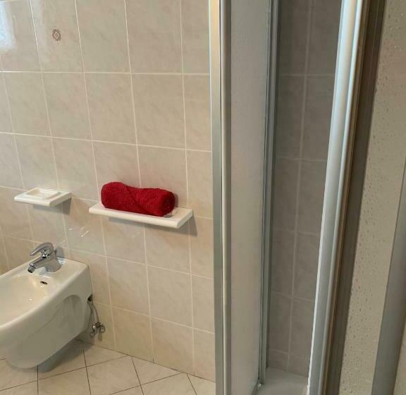 דירת חדר, Bachlaufen Haus