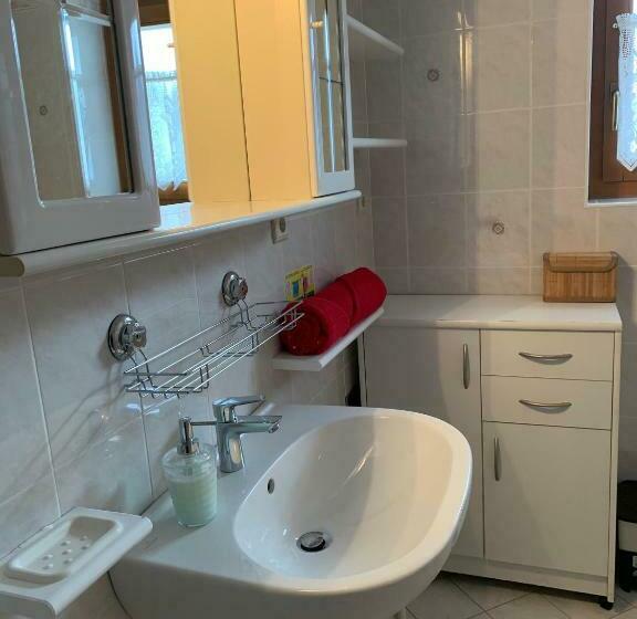 דירת חדר, Bachlaufen Haus