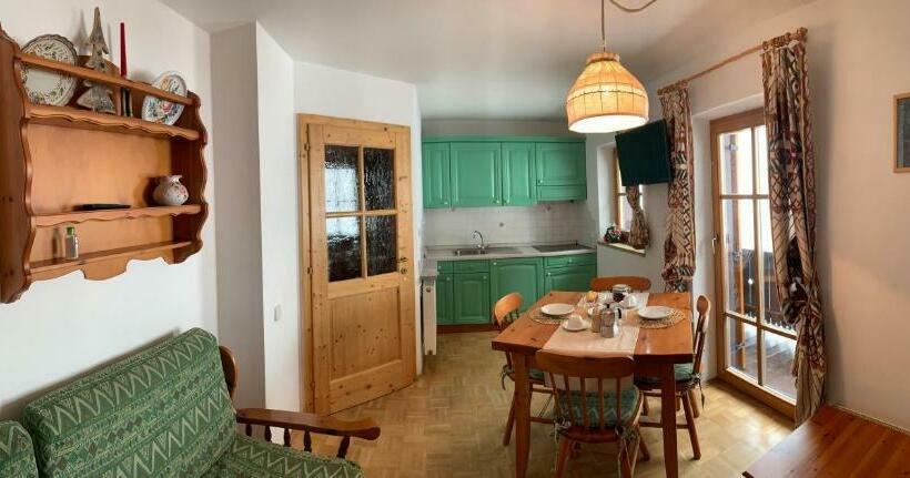 דירת חדר, Bachlaufen Haus