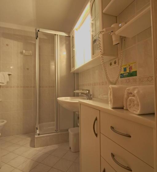 דירת שני חדרים, Bachlaufen Haus