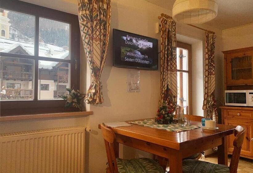 דירת חדר, Bachlaufen Haus