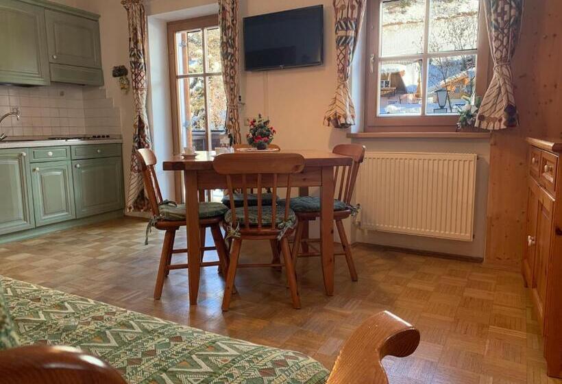 דירת חדר, Bachlaufen Haus