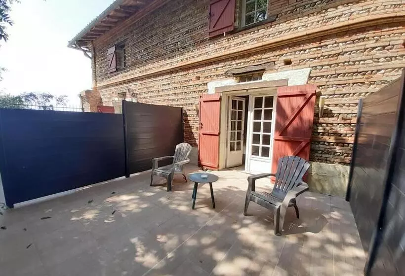 Perhesviitti, Logis Domaine De Peyrolade