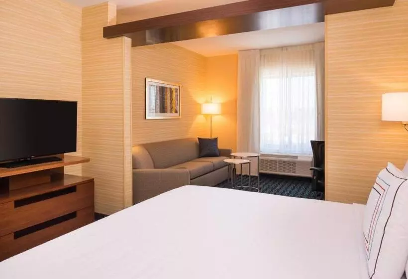 キングサイズベッドのスイートルーム, Fairfield Inn & Suites By Marriott Akron Stow
