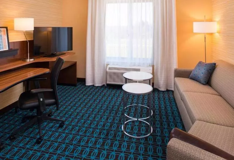 キングサイズベッドのスイートルーム, Fairfield Inn & Suites By Marriott Akron Stow