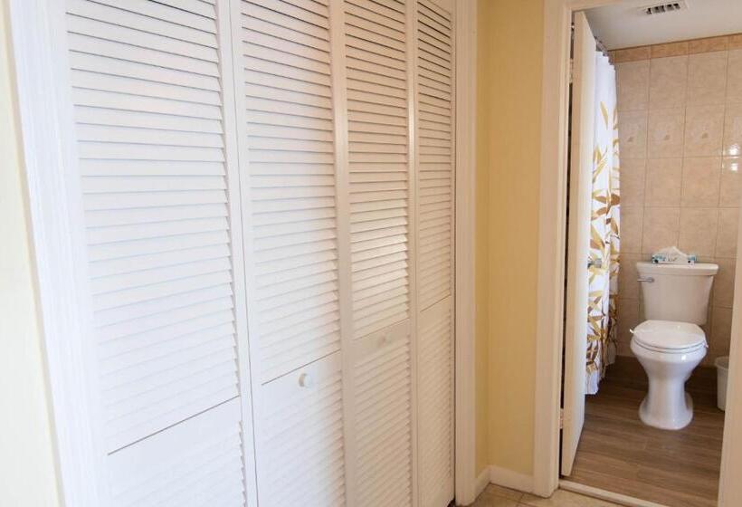 شقة غرفة واحدة, Palm Beach Waterfront Suites