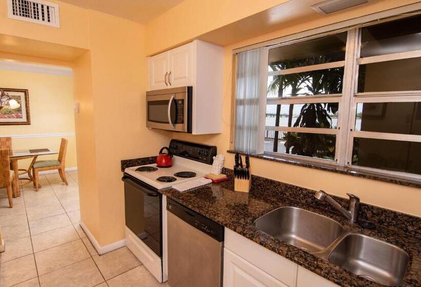 شقة غرفة واحدة, Palm Beach Waterfront Suites