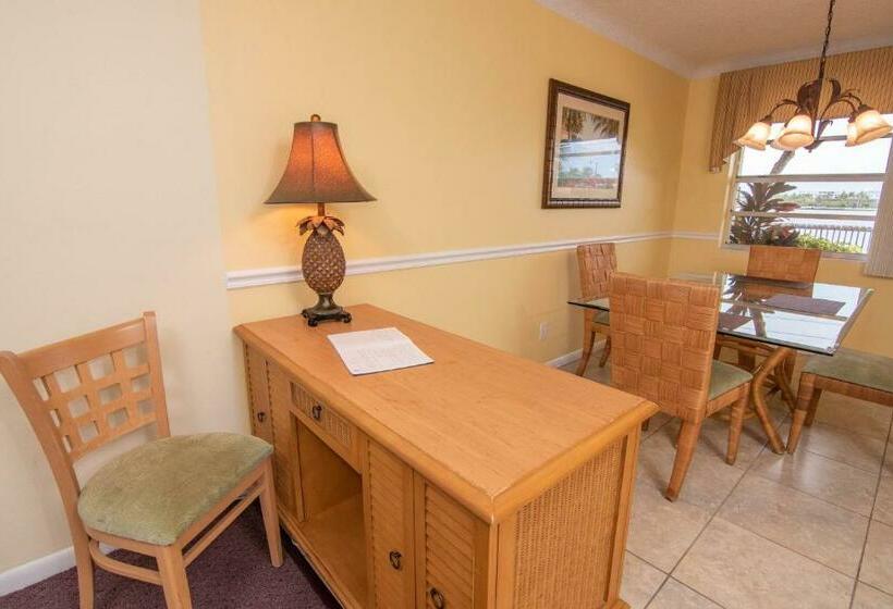 شقة غرفة واحدة, Palm Beach Waterfront Suites