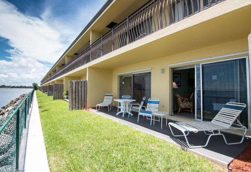 شقة غرفة واحدة, Palm Beach Waterfront Suites