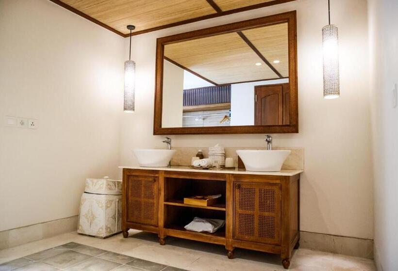 带按摩浴盆的套房, Visesa Ubud Resort