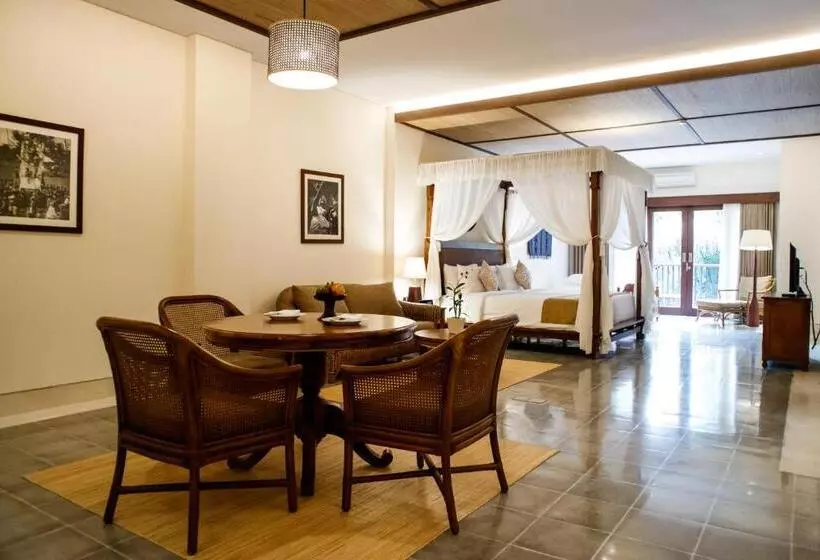 Suite with Hot Tub