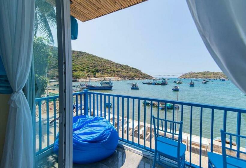 اتاق استاندارد با بالکن و چشم‌انداز دریا, La Mer Villa  Homestay & Spa