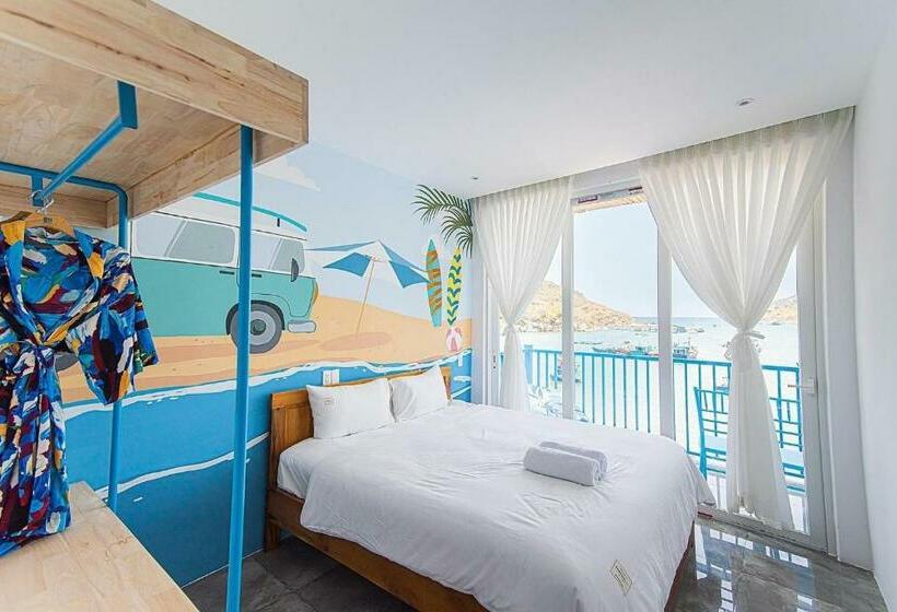 اتاق استاندارد با بالکن و چشم‌انداز دریا, La Mer Villa  Homestay & Spa