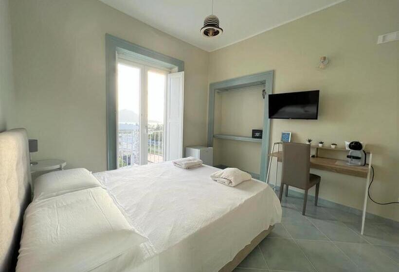 اتاق سوپریور چهار تخته, Palazzo Palumbo