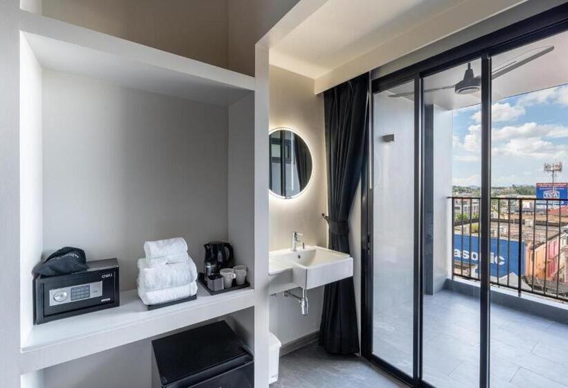 디럭스 룸, Newly Opened Blu Monkey Hub And Hotel Krabi Town