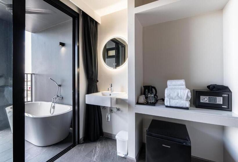 스탠다드 룸 킹사이즈 침대, Newly Opened Blu Monkey Hub And Hotel Krabi Town