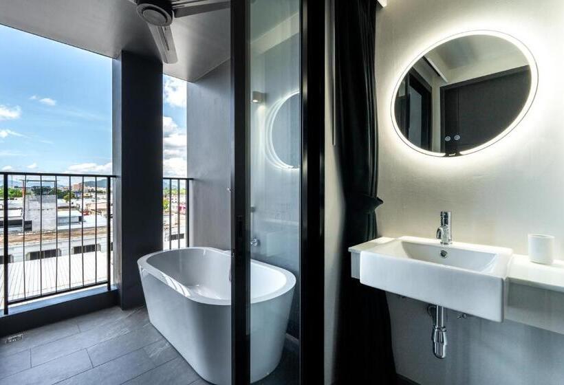 스탠다드 룸 킹사이즈 침대, Newly Opened Blu Monkey Hub And Hotel Krabi Town