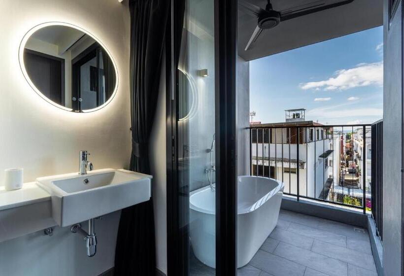 디럭스 룸, Newly Opened Blu Monkey Hub And Hotel Krabi Town