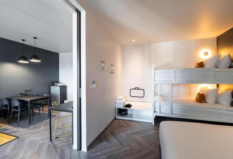 스탠다드 룸 킹사이즈 침대, Newly Opened Blu Monkey Hub And Hotel Krabi Town