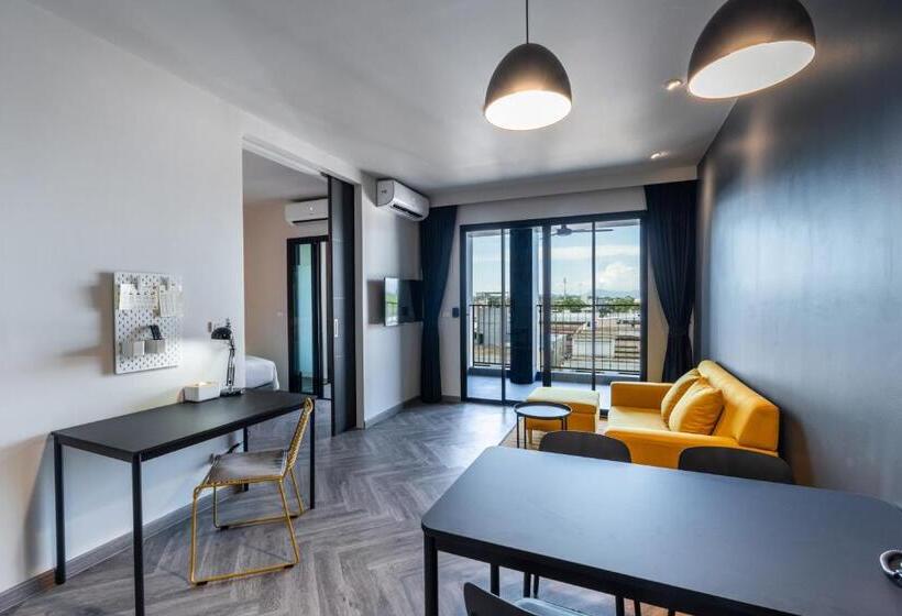 스탠다드 룸 킹사이즈 침대, Newly Opened Blu Monkey Hub And Hotel Krabi Town