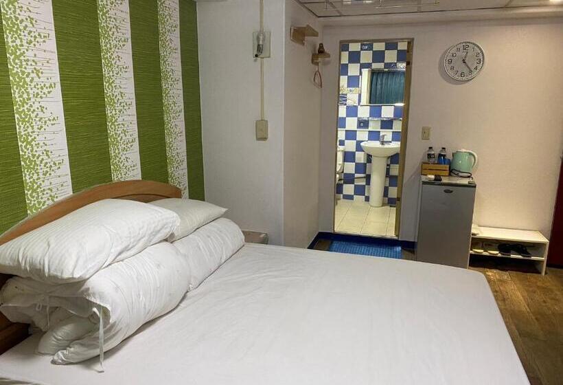 اتاق استاندارد سه نفره, Ez Stay