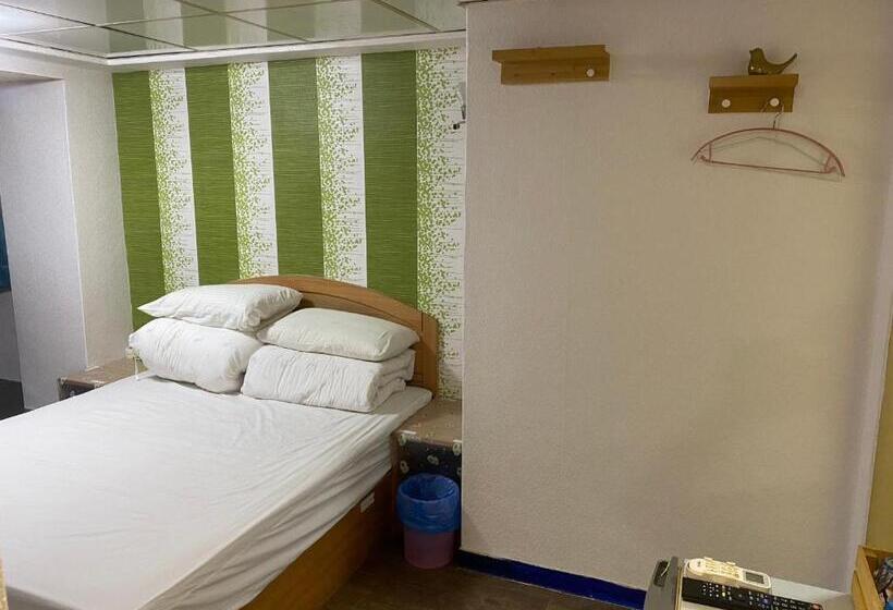 اتاق استاندارد سه نفره, Ez Stay