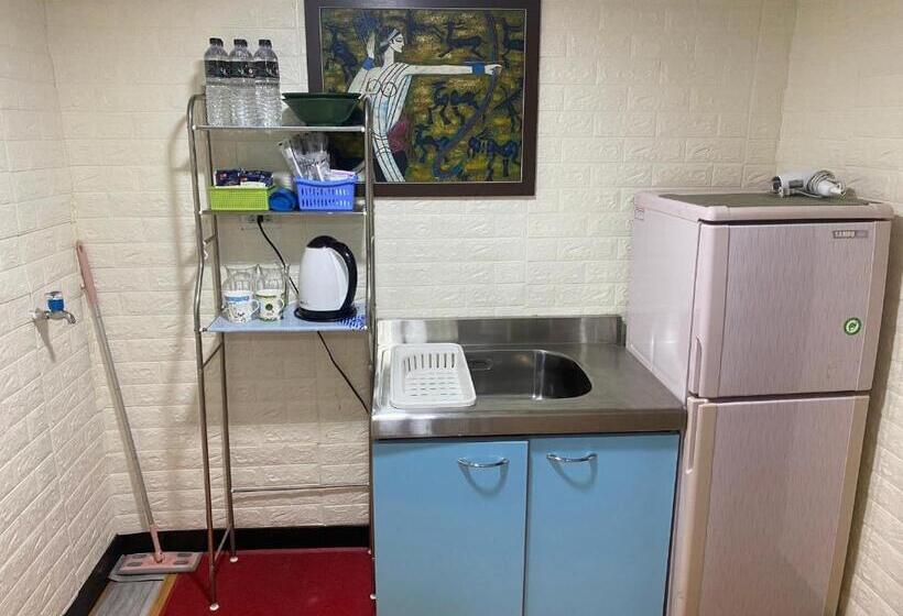 اتاق خانوادگی, Ez Stay