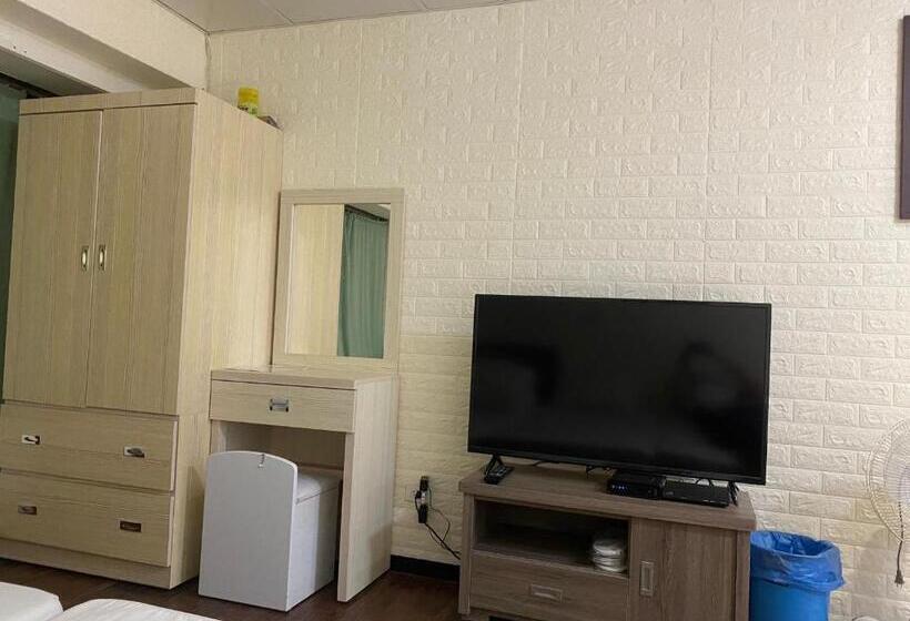 اتاق خانوادگی, Ez Stay