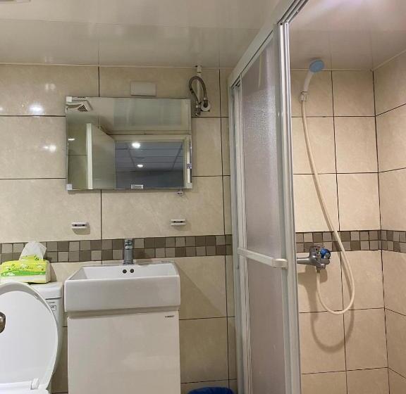 اتاق خانوادگی, Ez Stay