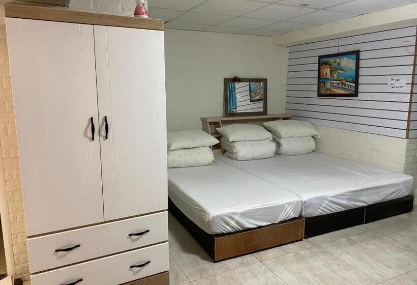 اتاق خانوادگی, Ez Stay