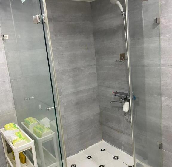 سوییت خانوادگی, Ez Stay