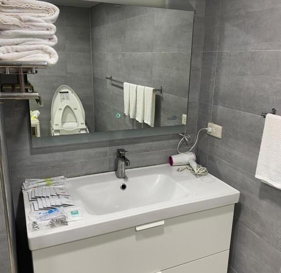 سوییت خانوادگی, Ez Stay