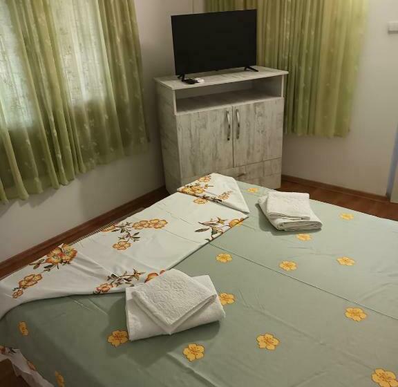 标准间, La Prietenicu