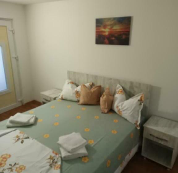 标准间, La Prietenicu