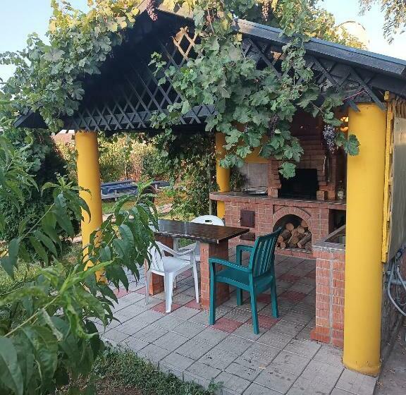 بنجلو قياسى, La Prietenicu