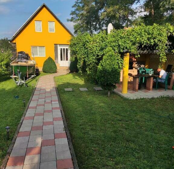 بنجلو قياسى, La Prietenicu