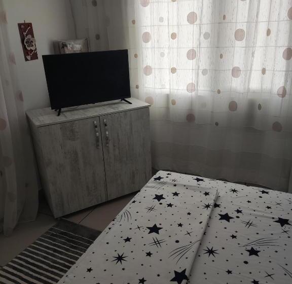 غرفة قياسية, La Prietenicu