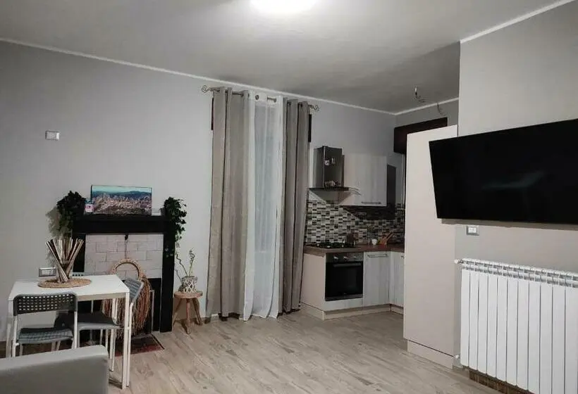 اتاق لوکس با تخت بزرگ, Pietrapantone B&b