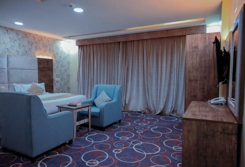 Perhestudio, Irtiad Hotelapart